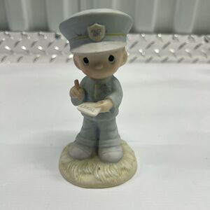 PRECIOUS MOMENT IT‎ IS  BETTER TO GIVE THAN TO RECEIVE FIGURINE